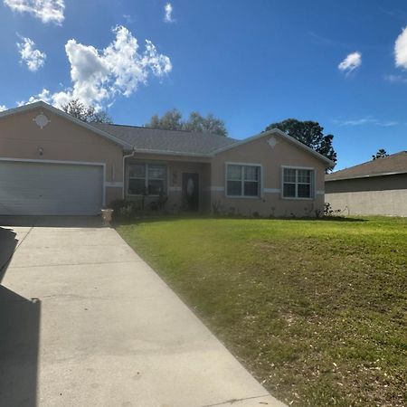 Quite Room In A Family Home Lehigh Acres Exterior photo