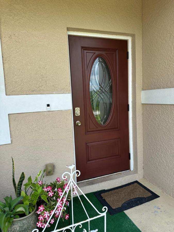 Quite Room In A Family Home Lehigh Acres Exterior photo